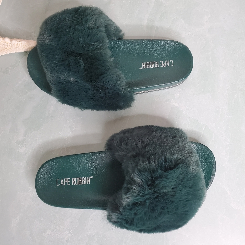 New! Cape Robbin Green Furry Slides - Picture 5 of 5